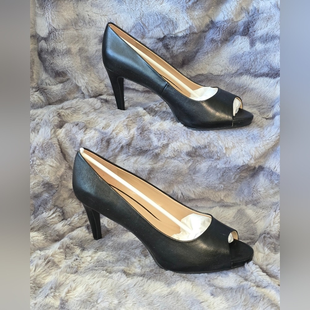 NWB Bandolino Rainaa3 Pump Black Peep Toe Stiletto Heels Women Size 10 M